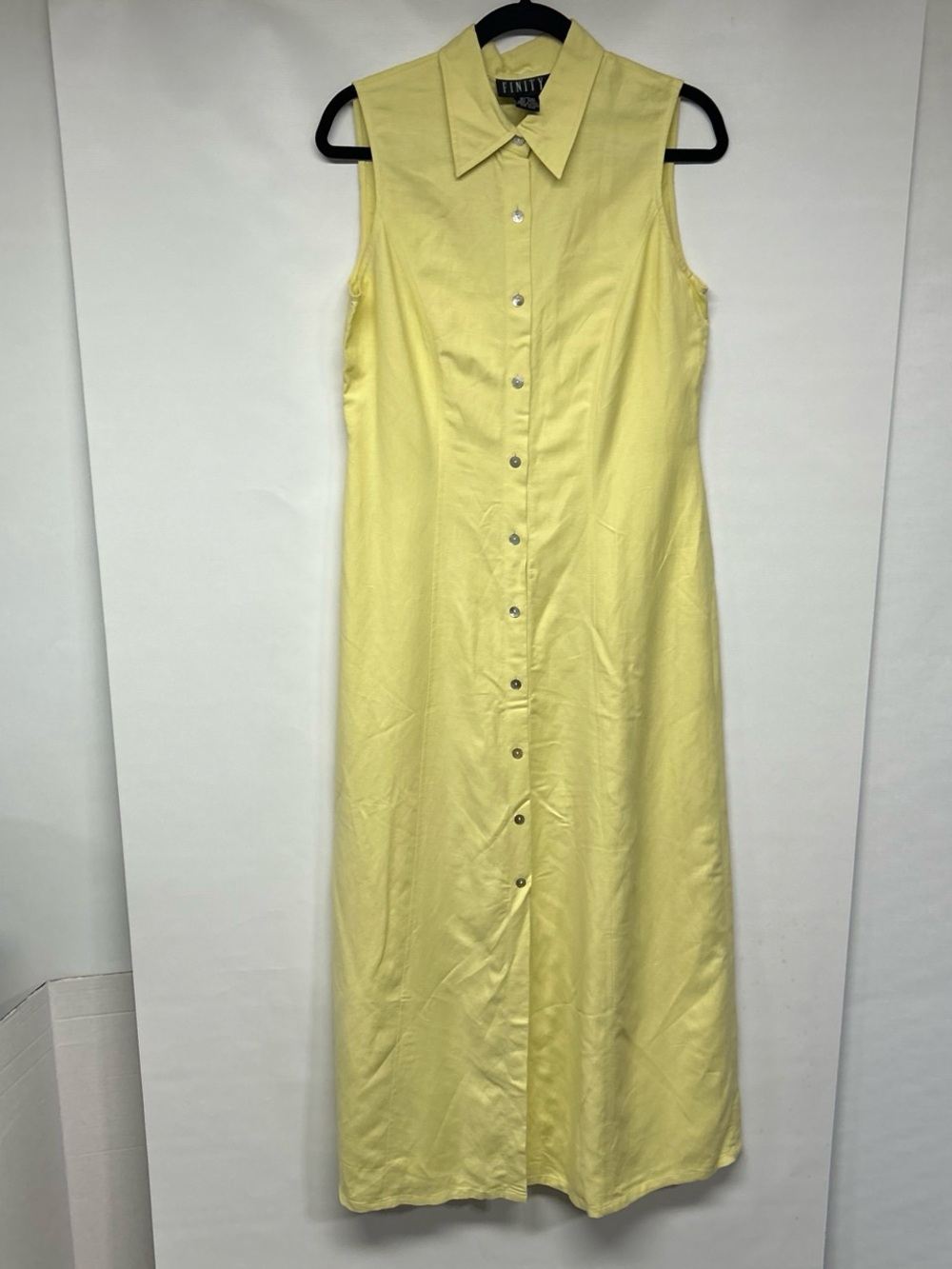Finity Sleeveless Button-Front Maxi Dress in Pale Yellow